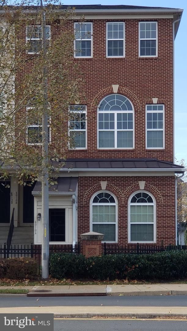 BEAUTIFUL CONDO TOWNHOUSE IN CENTREVILLE – photo 1