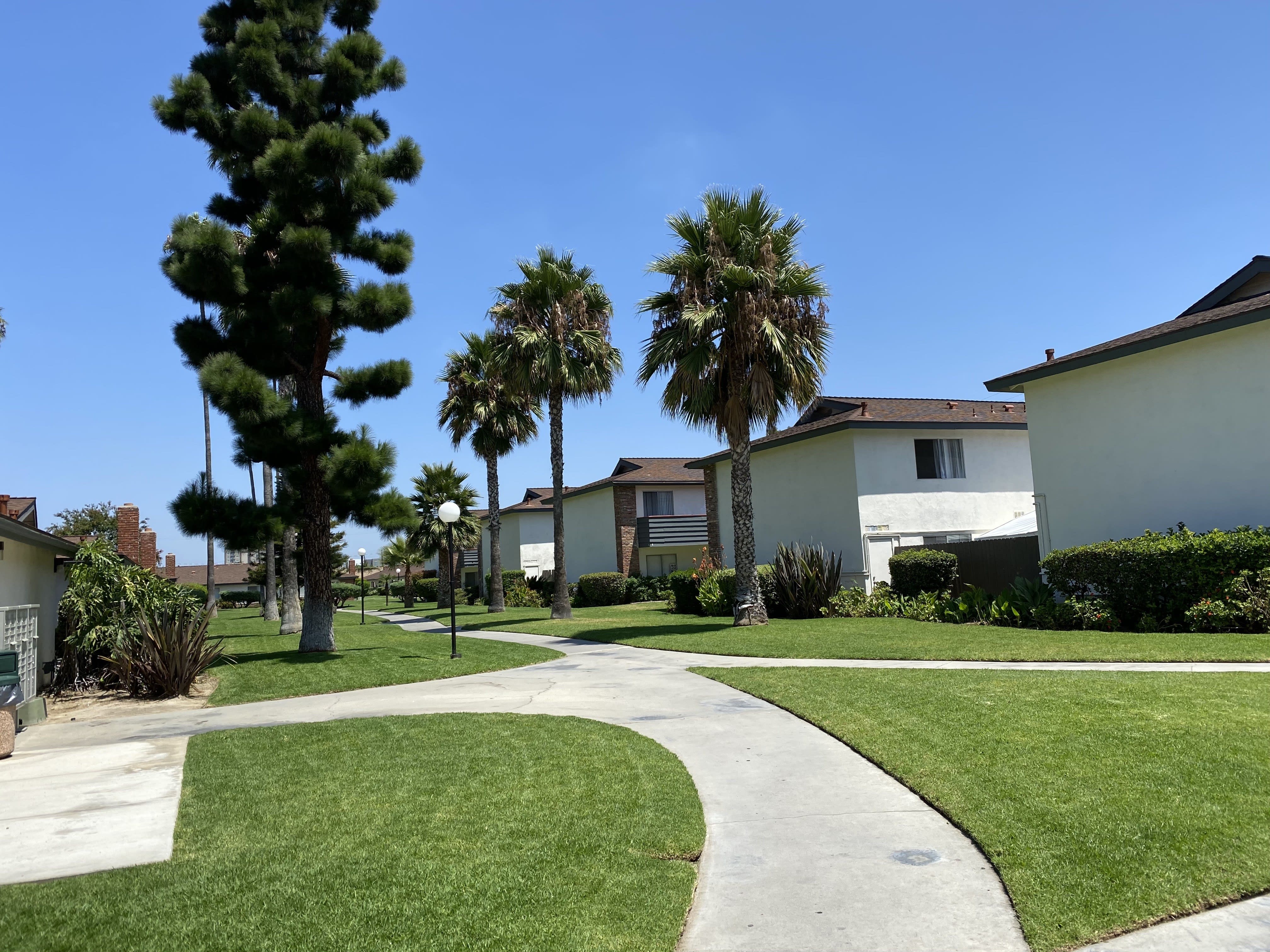 Orangewood Garden Apartments – photo 1