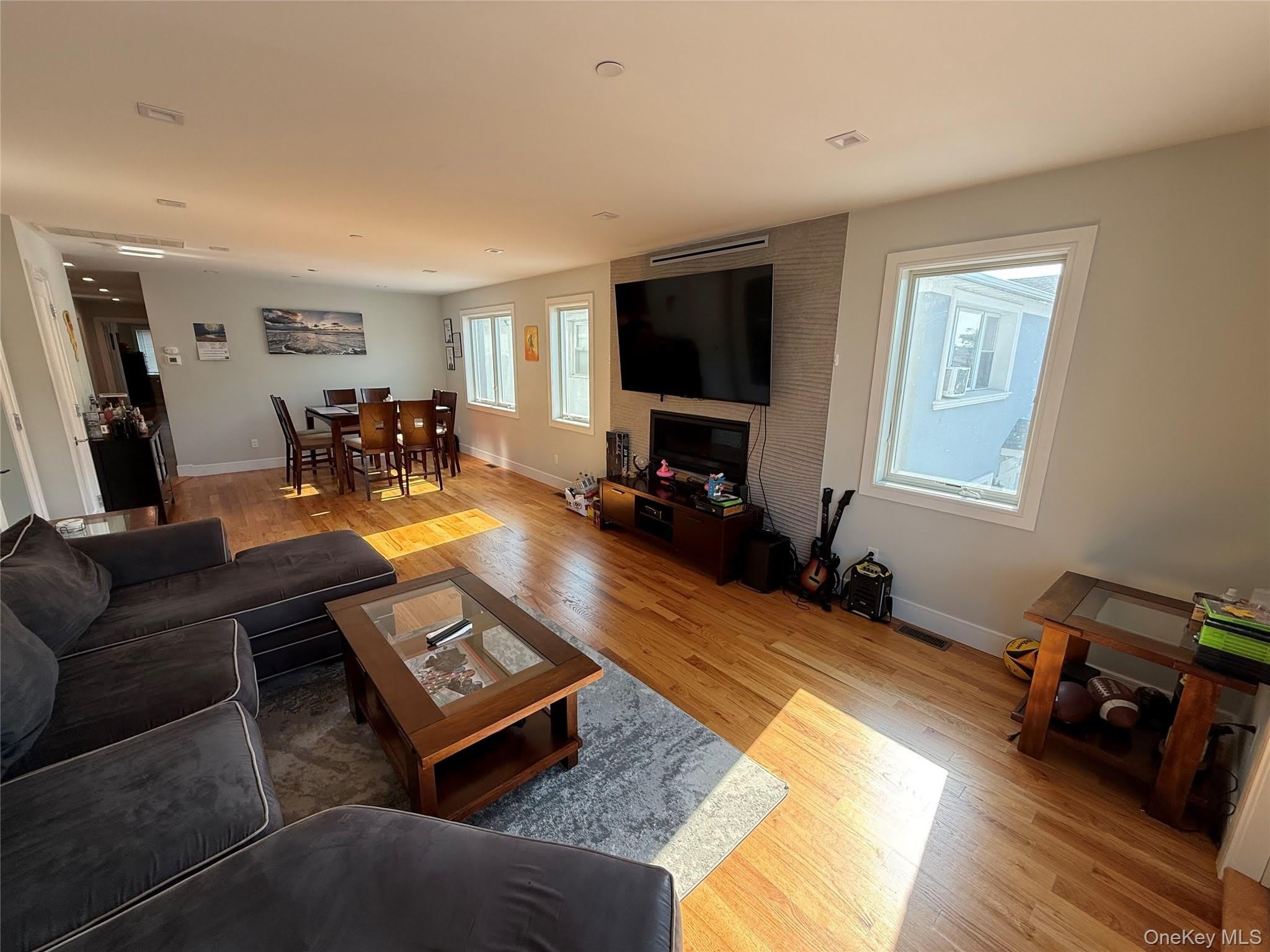 648 E Broadway – photo 3