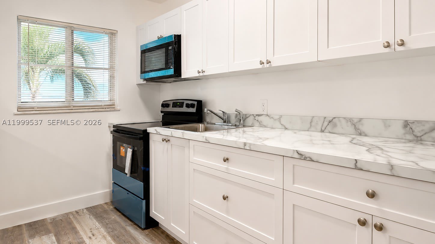 5549 NE Miami Ct – photo 4
