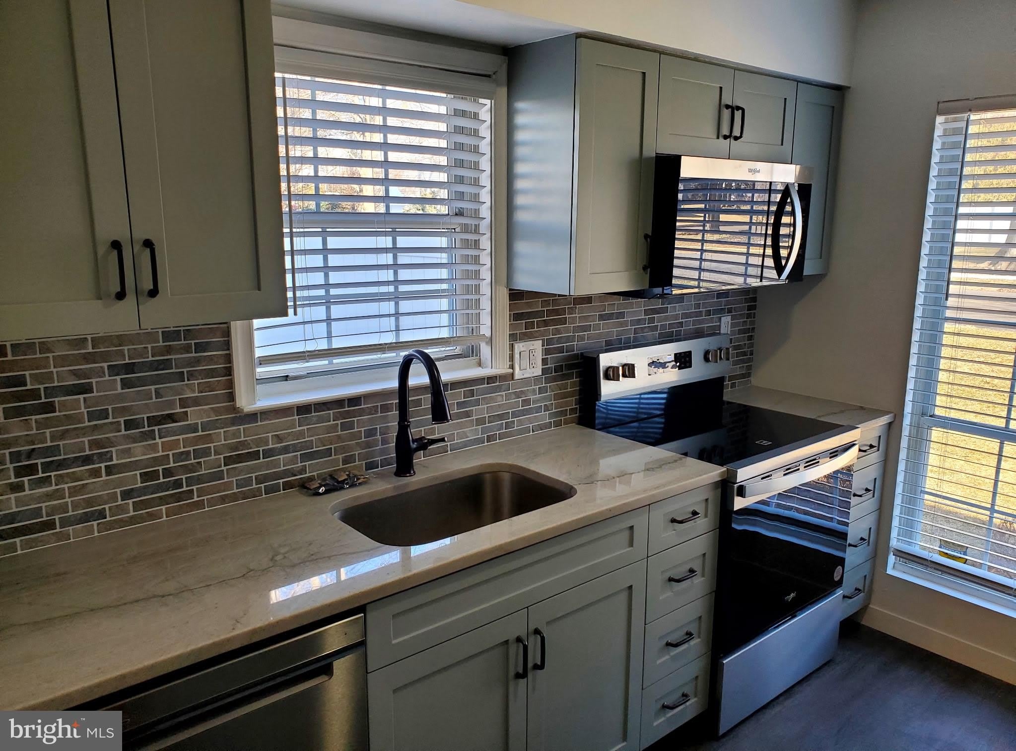 3 BANBURY Court – photo 1