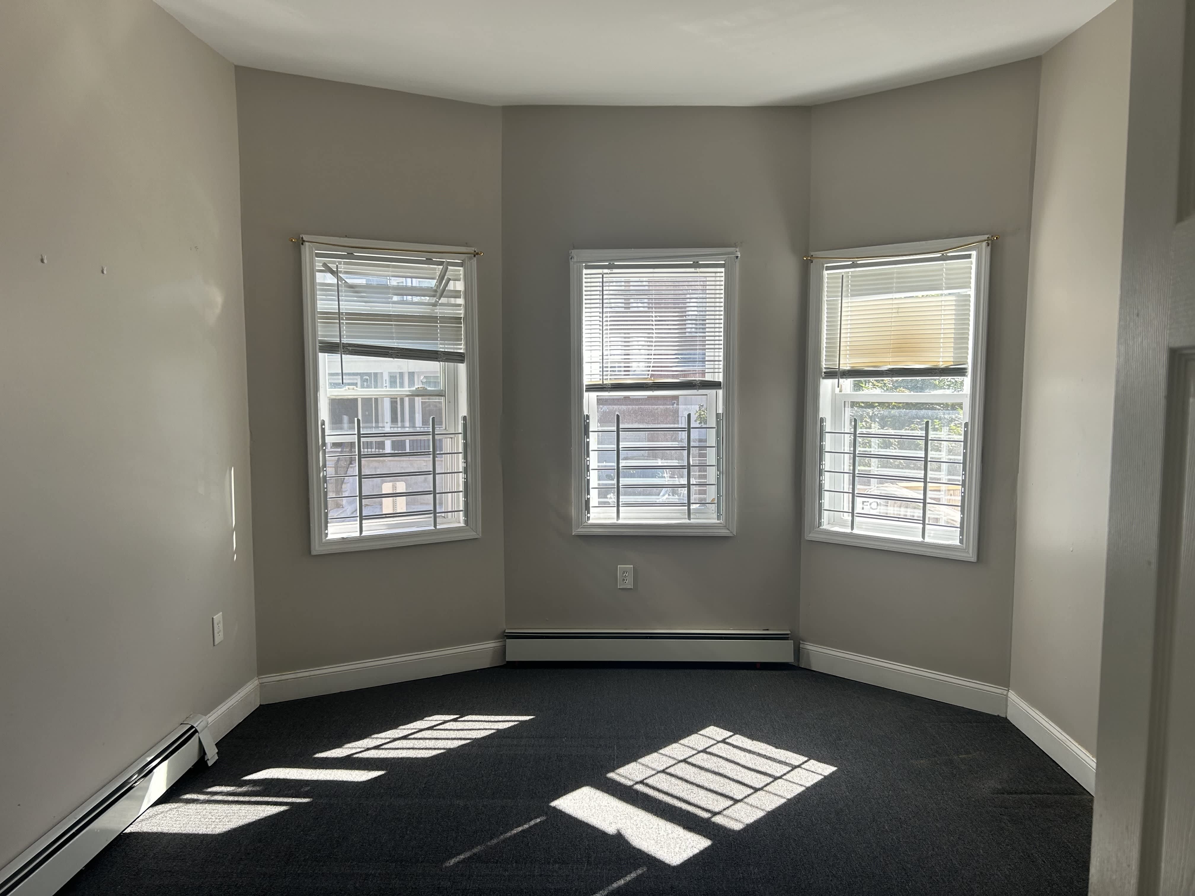 171 Seymour Avenue – photo 1