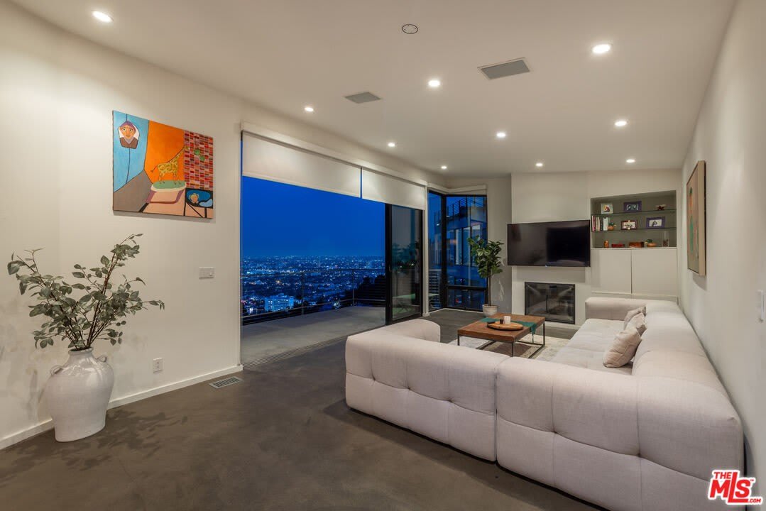 8634 Franklin Ave – photo 4
