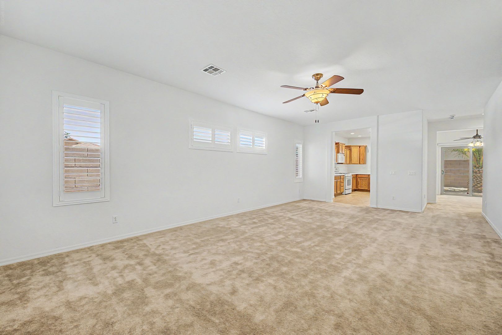 Single Story In Guard Gated Stallion Mountain – photo 4