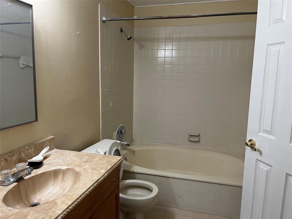 1821 Racquet Court – photo 4