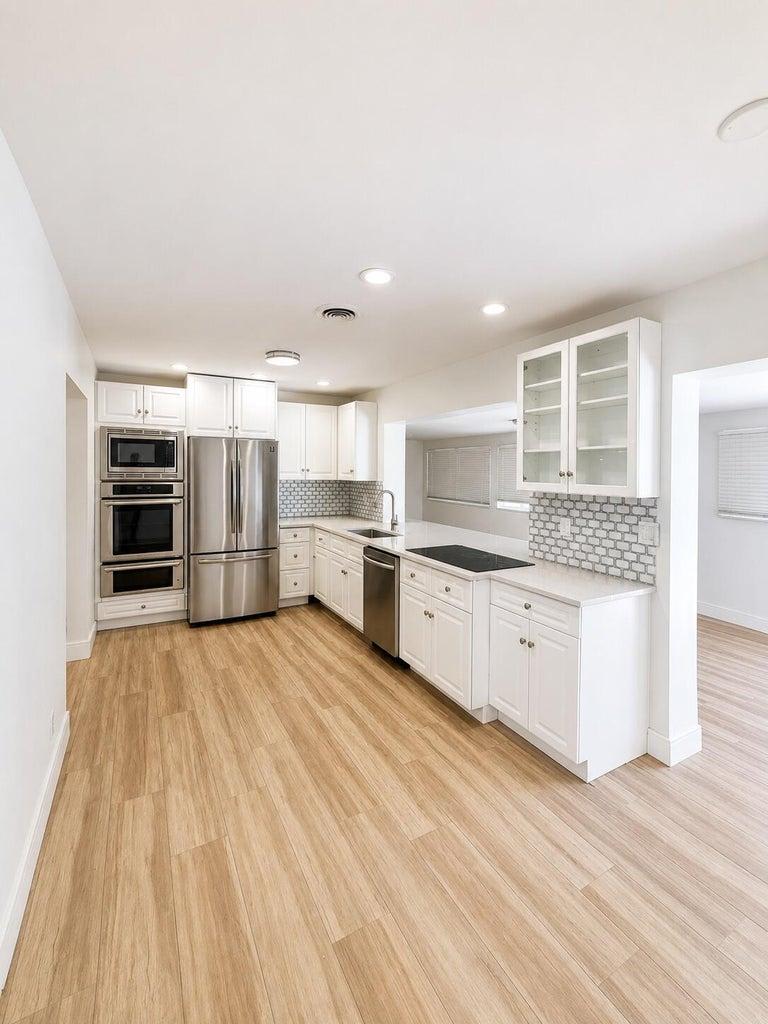 2910 NE 39TH Ct. – photo 4