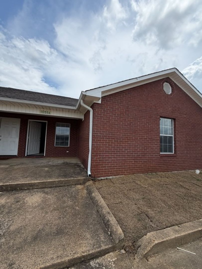 Renovated 3 Bedroom 2 Bath Home for Rent!! – photo 1