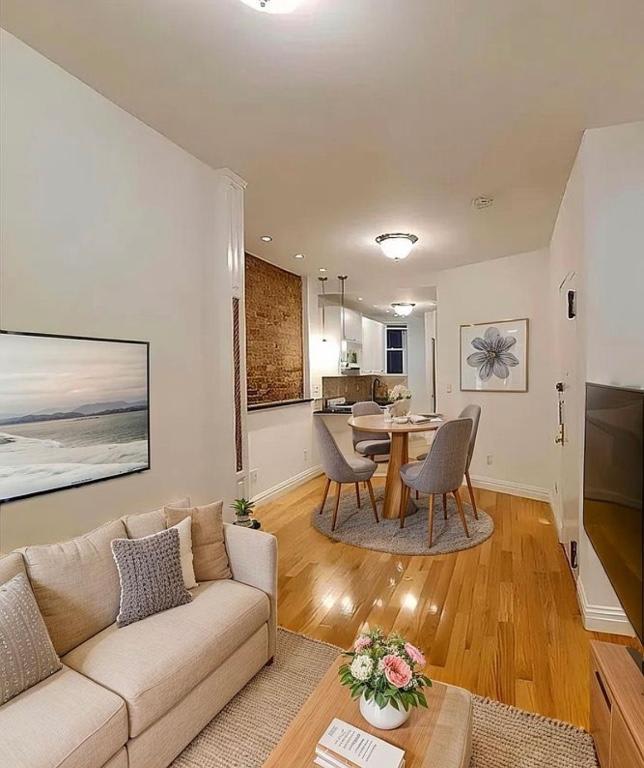 401 East 90th Street – photo 1