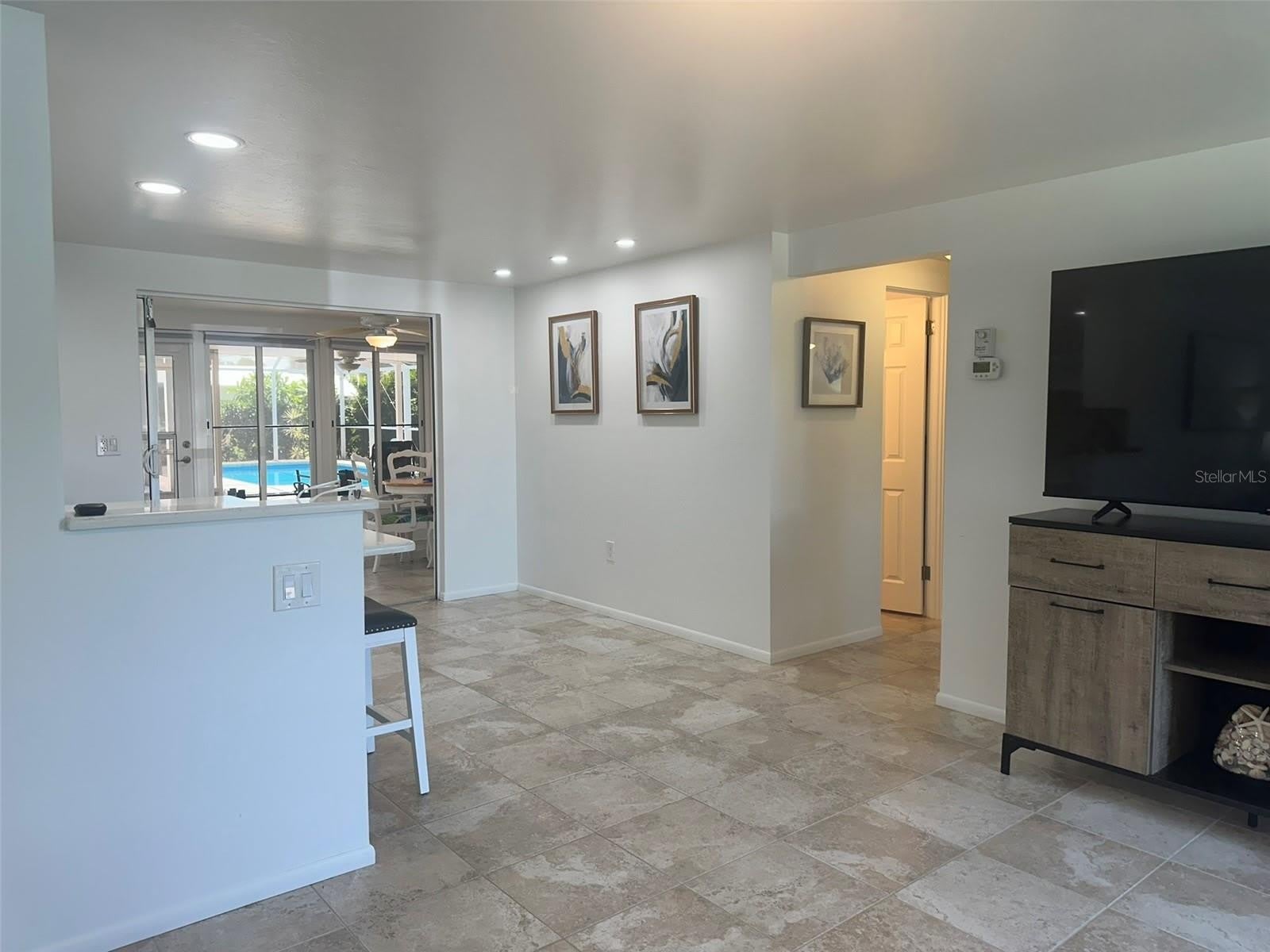 1575 LORALIN Drive – photo 3