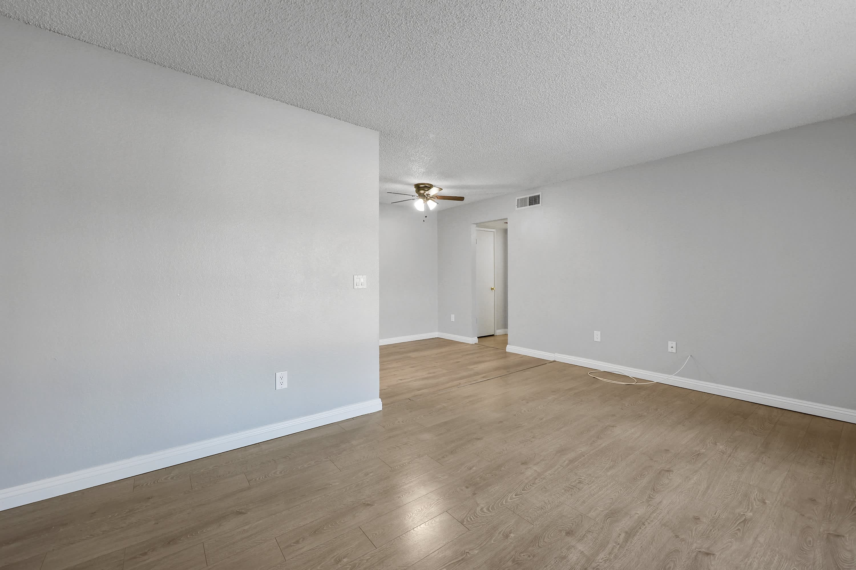 2940 Canyon Crest Dr. #11 – photo 1