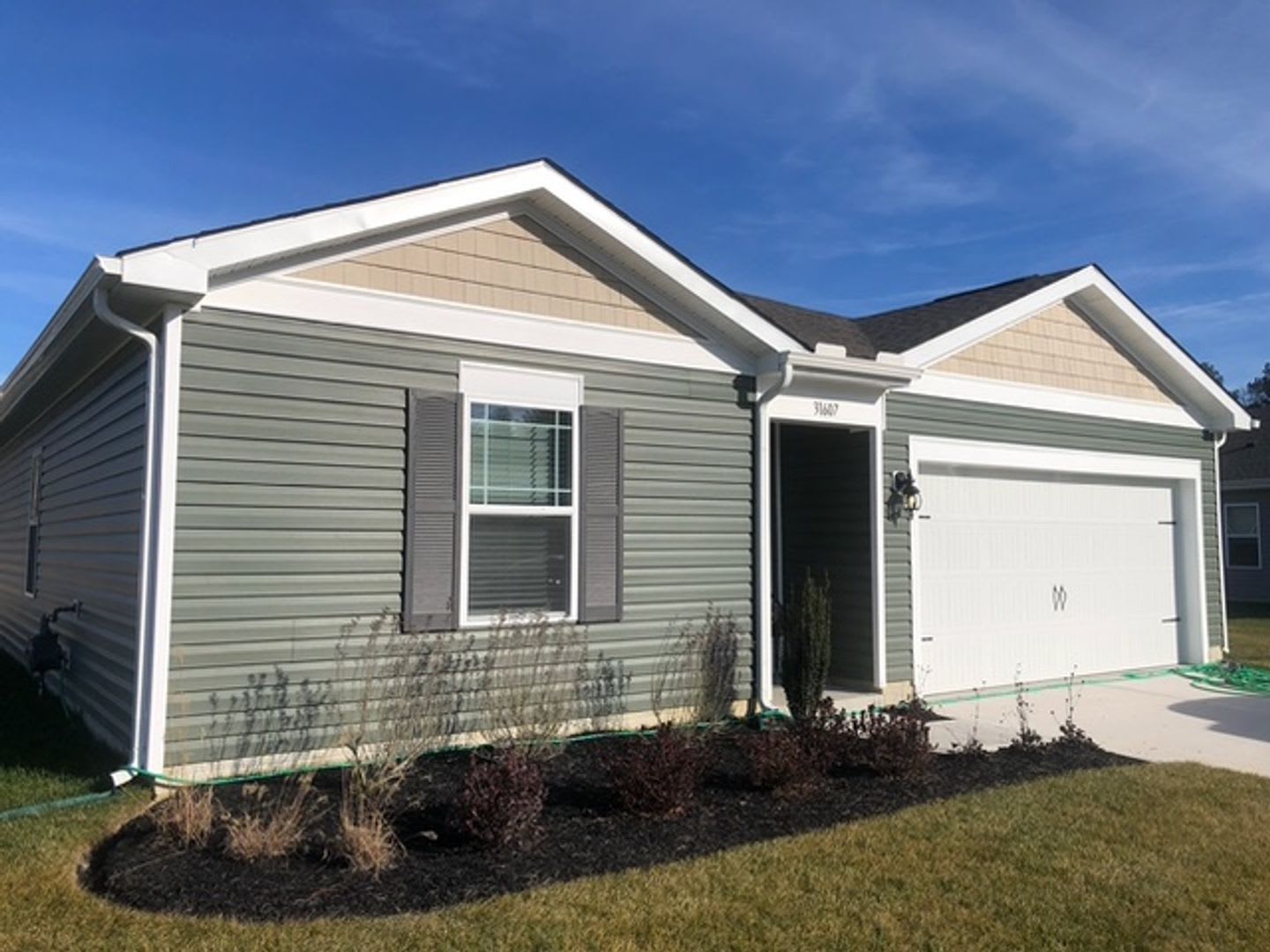 4 Bedroom Home in desired community with pool. – photo 1