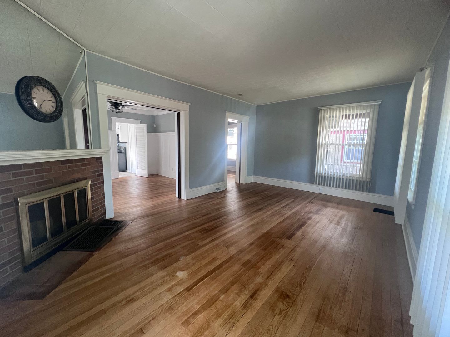 Large Single Family Five Bedroom Home! – photo 3