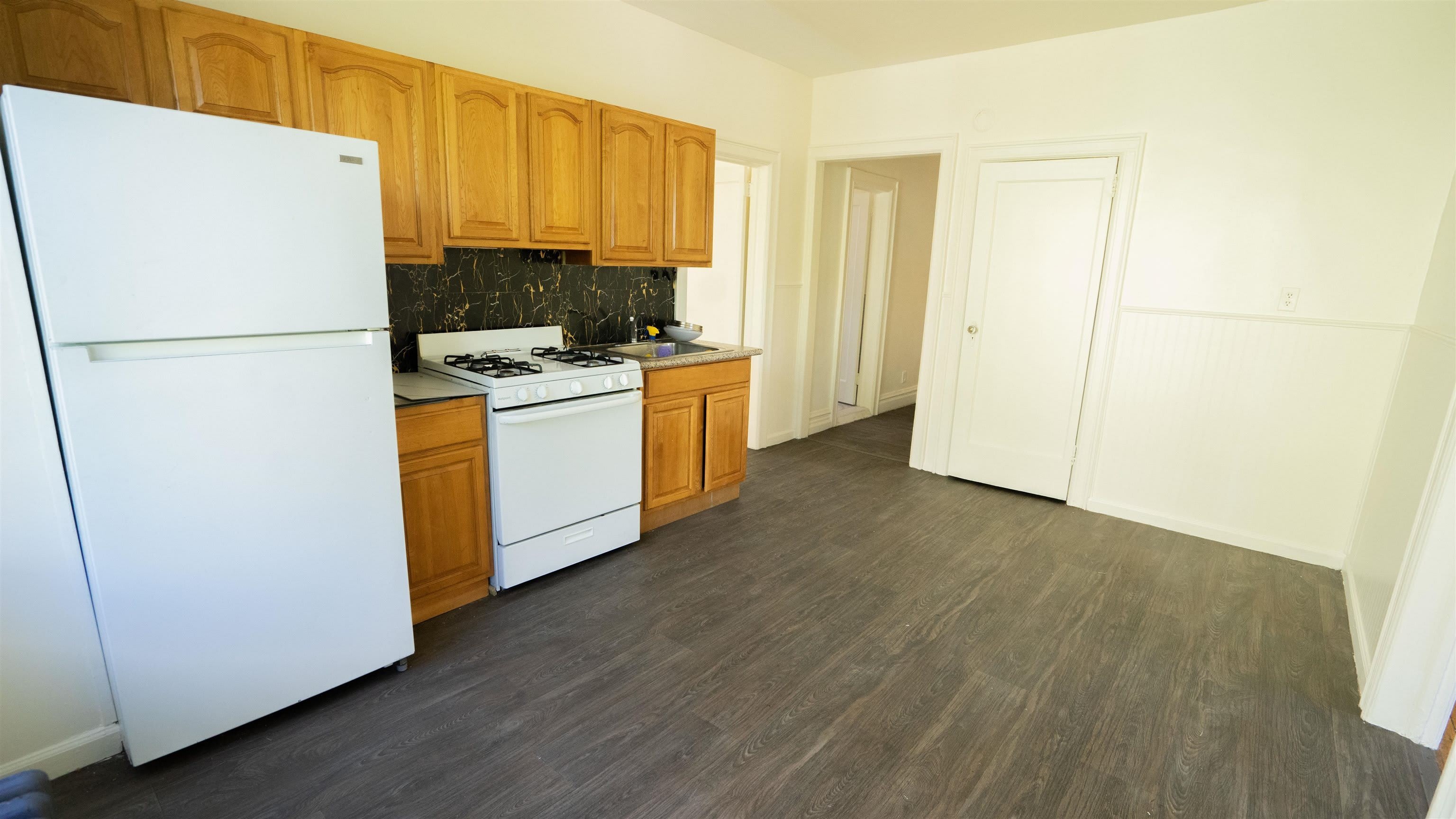 573 AVENUE E – photo 1