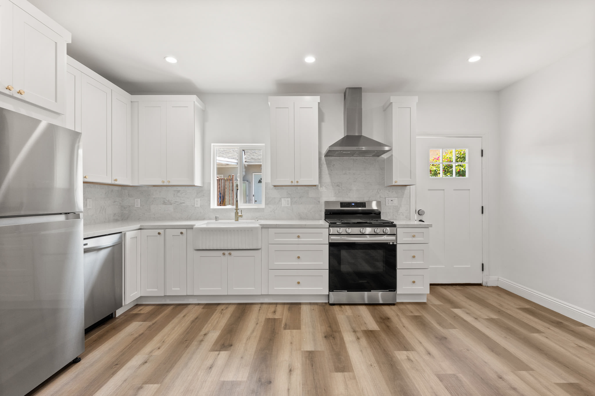 8017 Airlane Avenue – photo 5