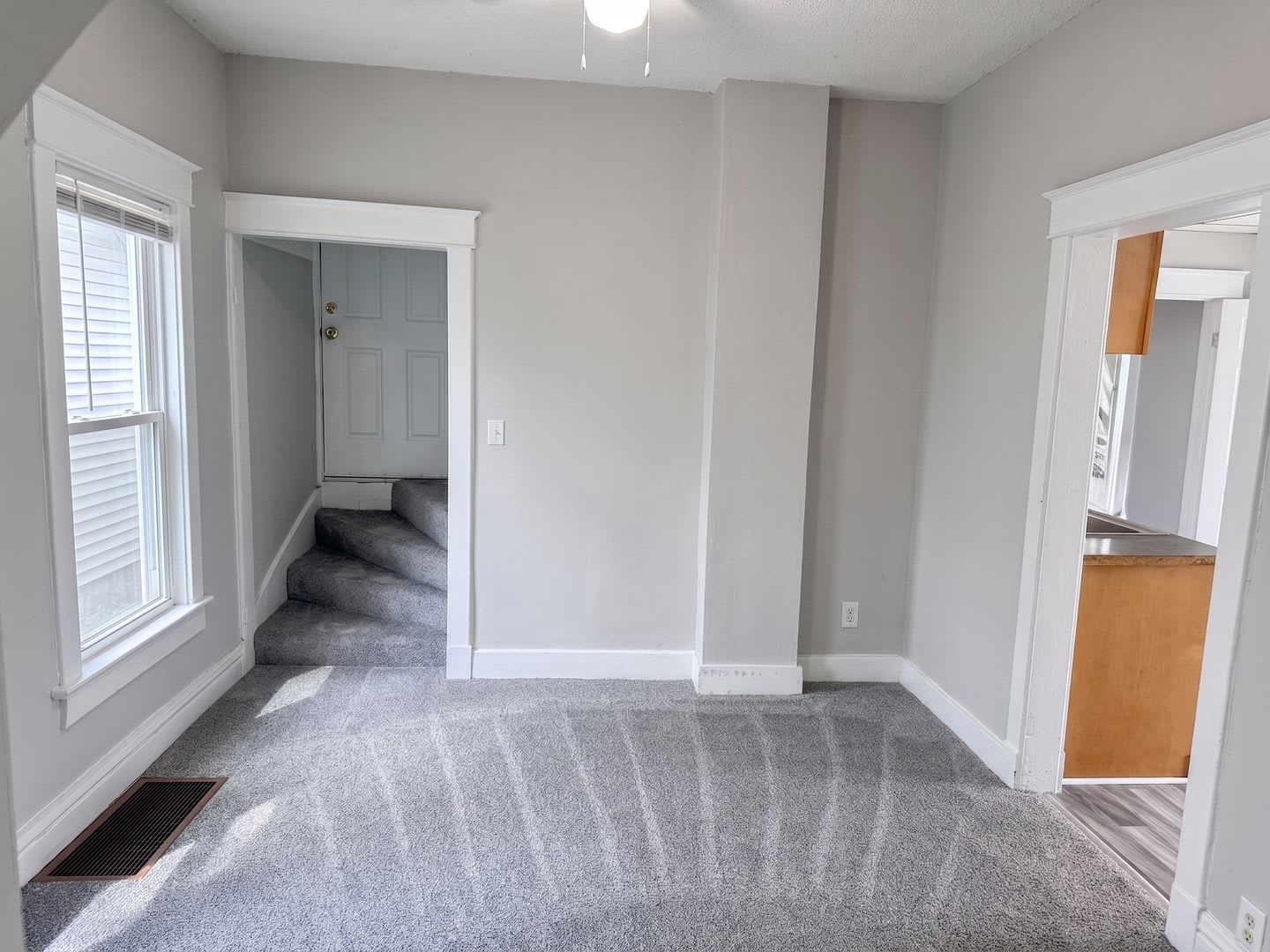 COZY 2-BEDROOM HOME FOR RENT! – photo 3