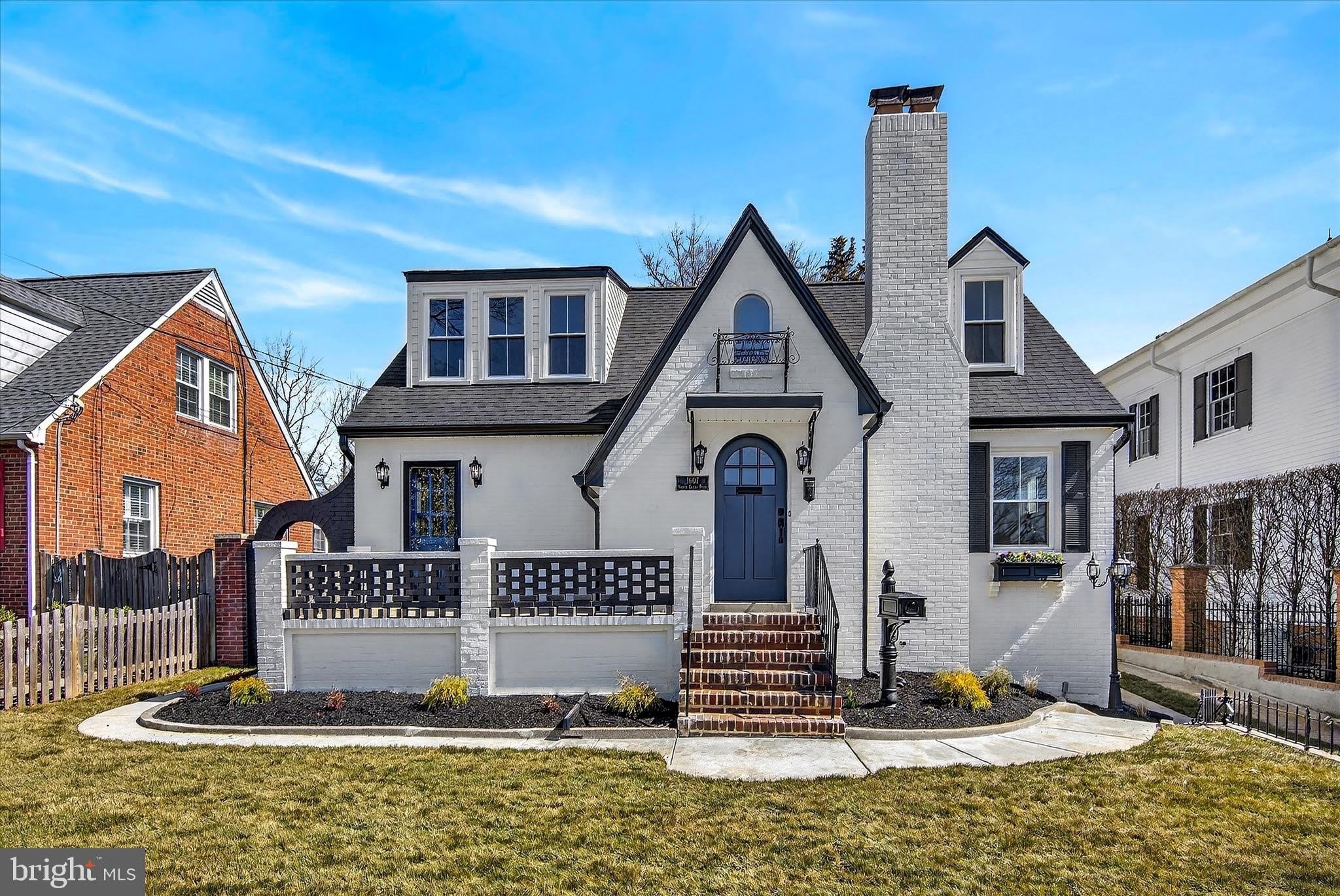 1607 N Glebe Road – photo 2