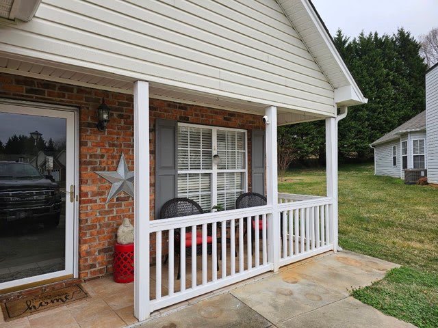 131 Wellsboro Court – photo 1