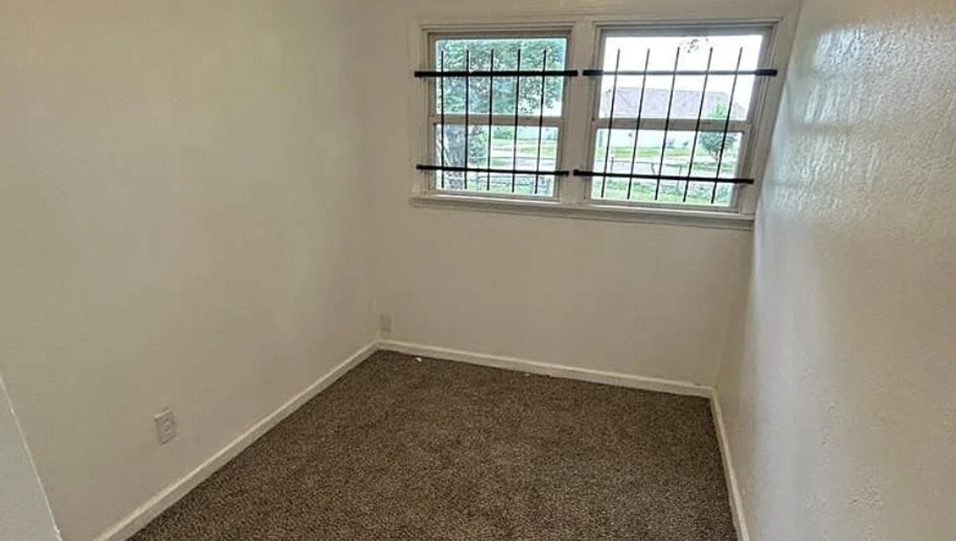 For Lease – photo 3