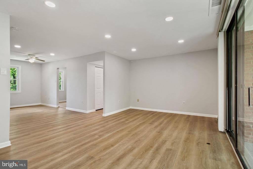 728 Quince Orchard Boulevard – photo 3