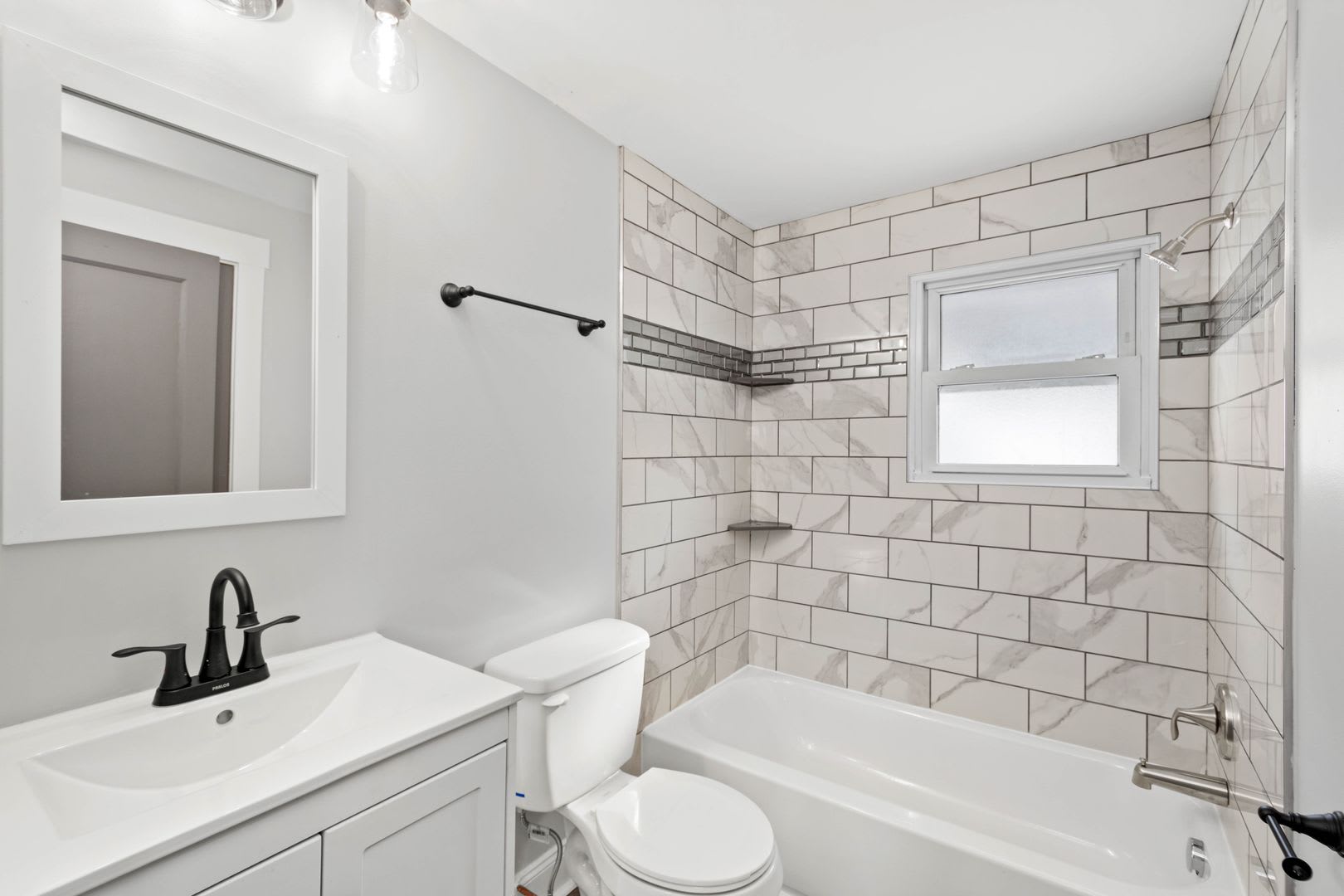 Score 50 Off 1St Month S Rent If Signed By August 28 Stunning 4 Bedroom Home In Castle Shannon Available September 15 – photo 2