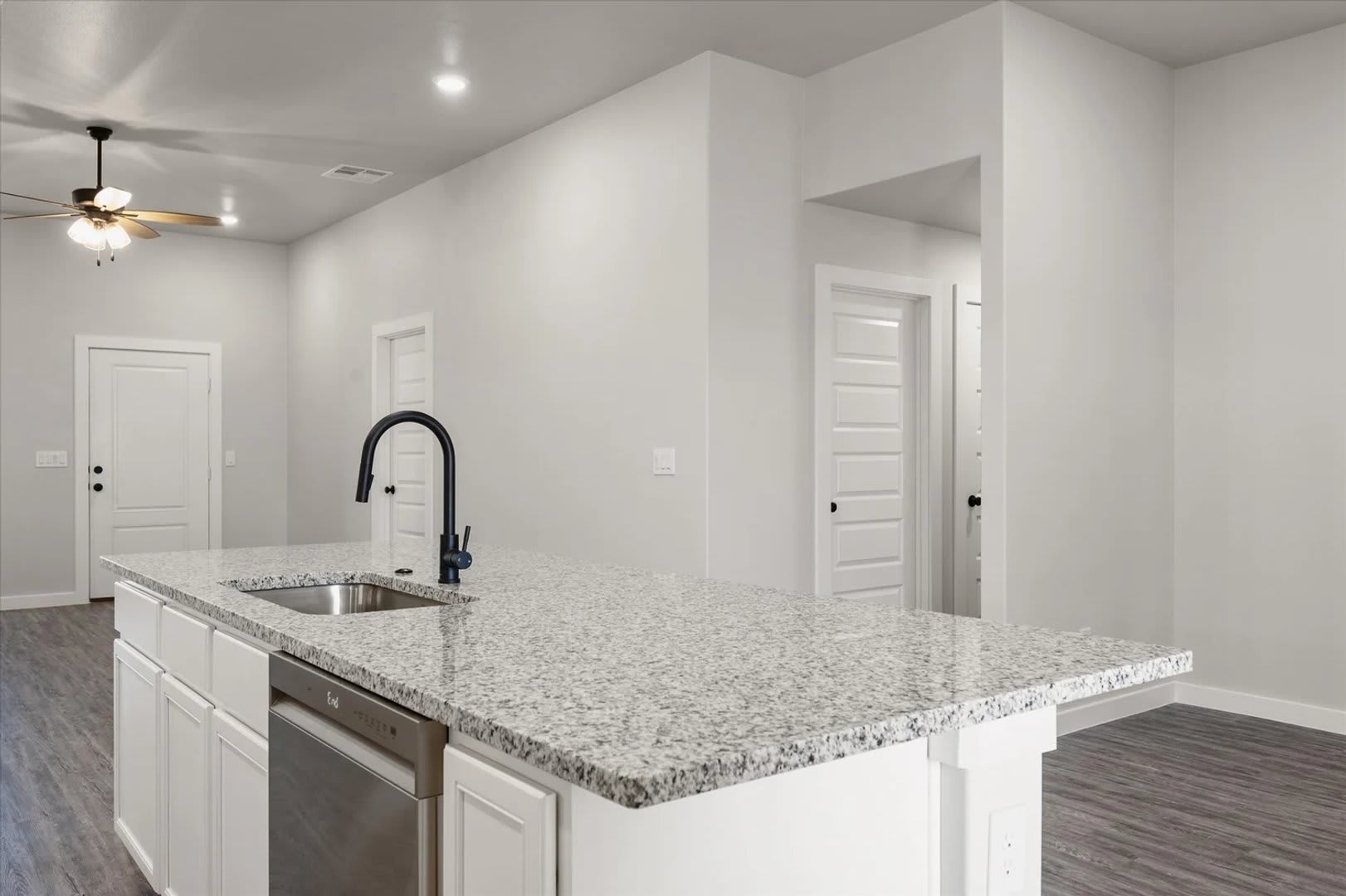 Bring your suit case, we’ll handle the rest! Fully furnished in Upland West! – photo 3
