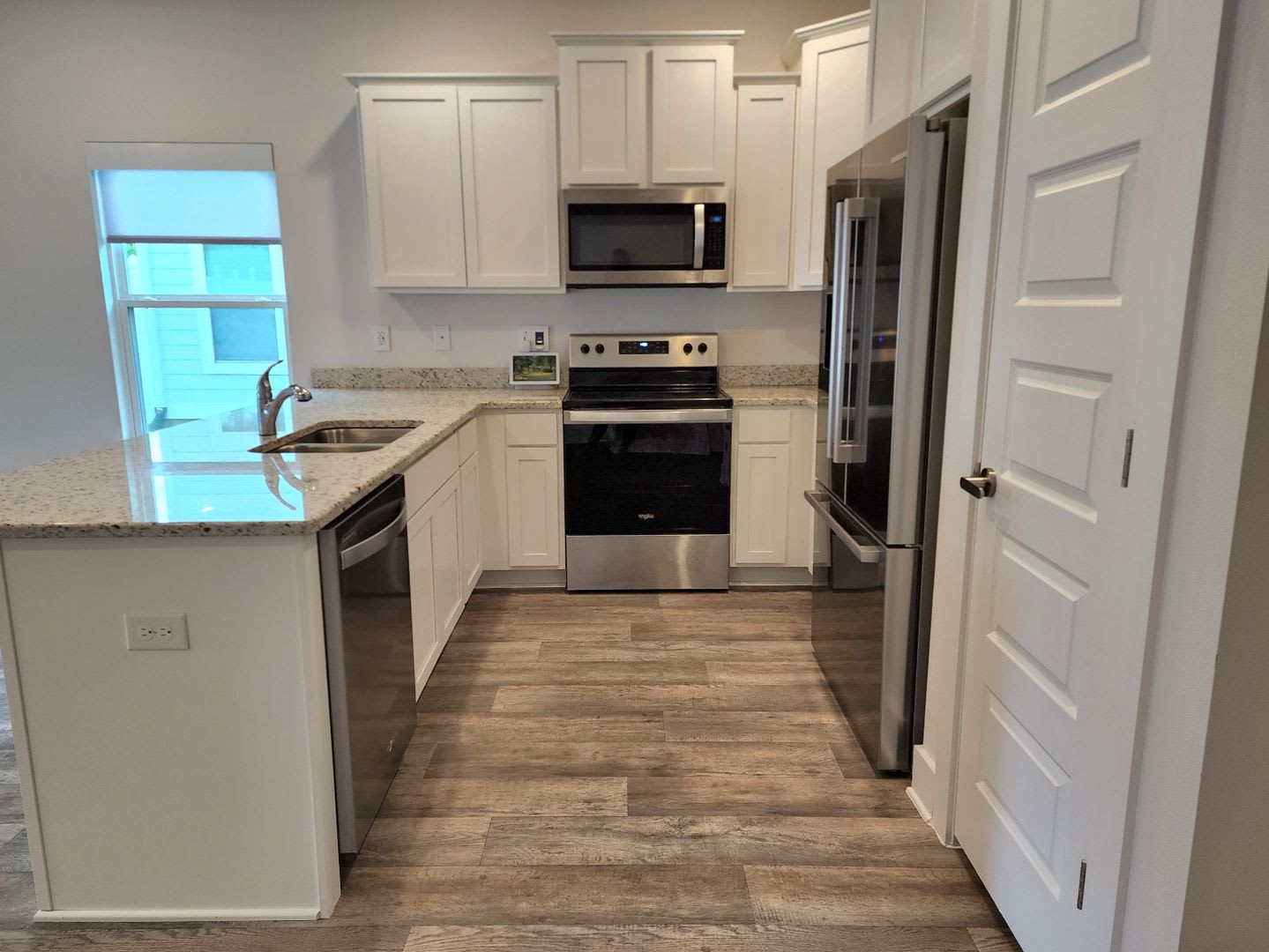 3/2.5 Townhome w/ Pool Community! – photo 3