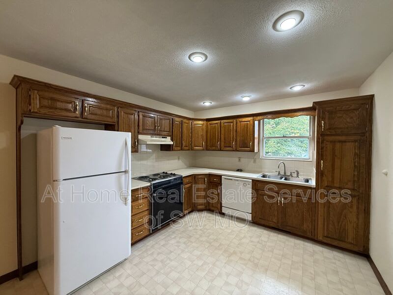 722 Mclean Ct – photo 2