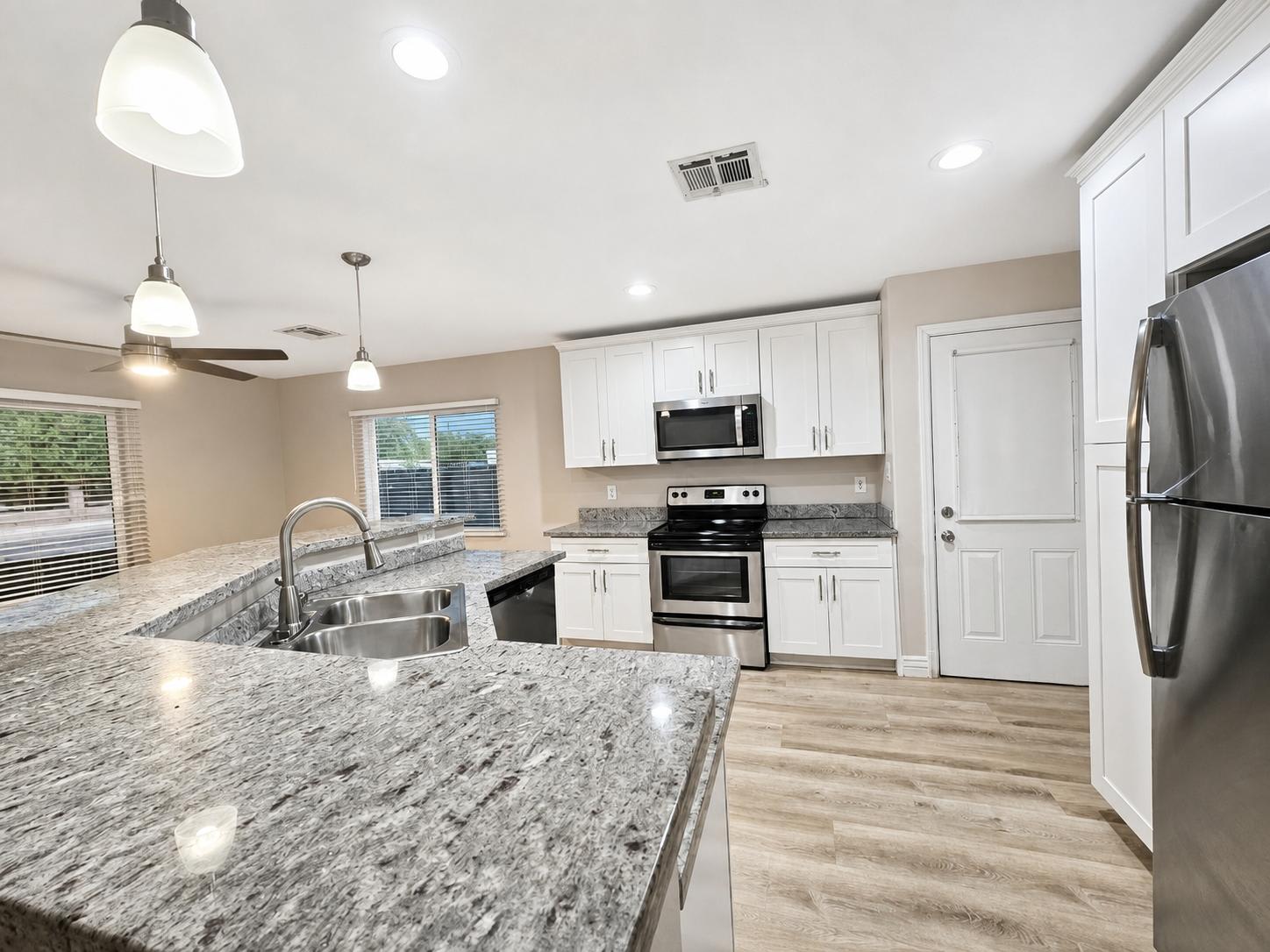 5208 South 11th Avenue – photo 2
