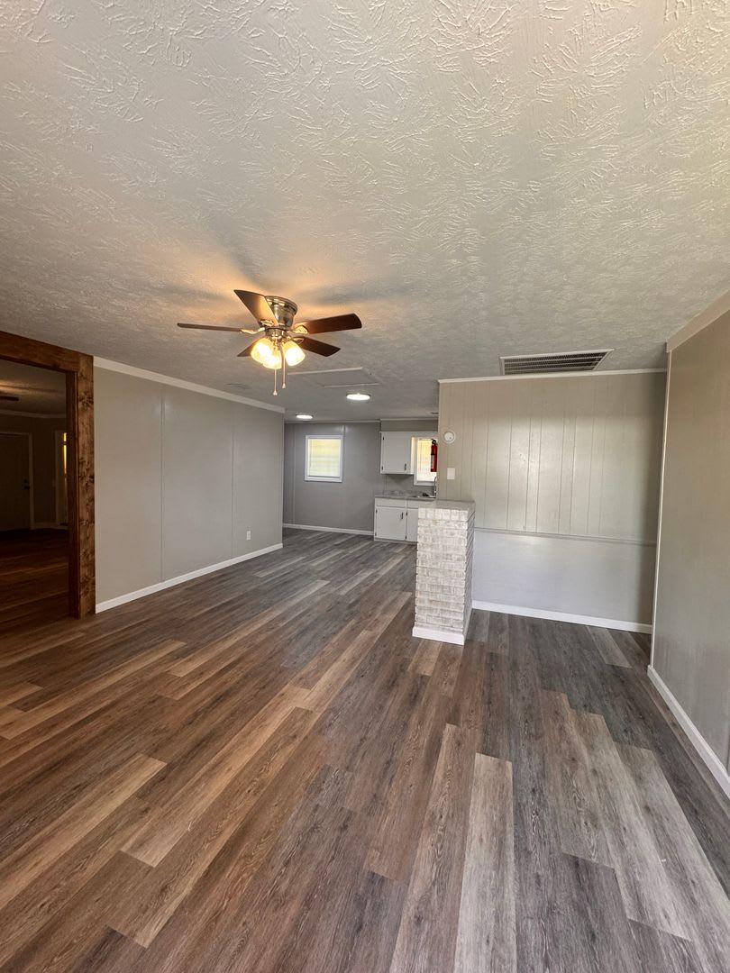 4 Bed 2 Bath House Newly Renovated – photo 4