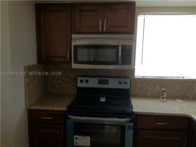 3350 Pinewalk Dr N – photo 2