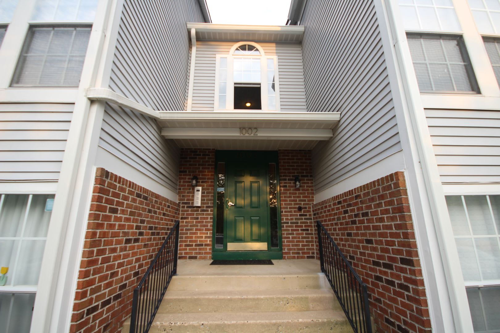 Lovely top floor condo with great features in Bel Air! – photo 2