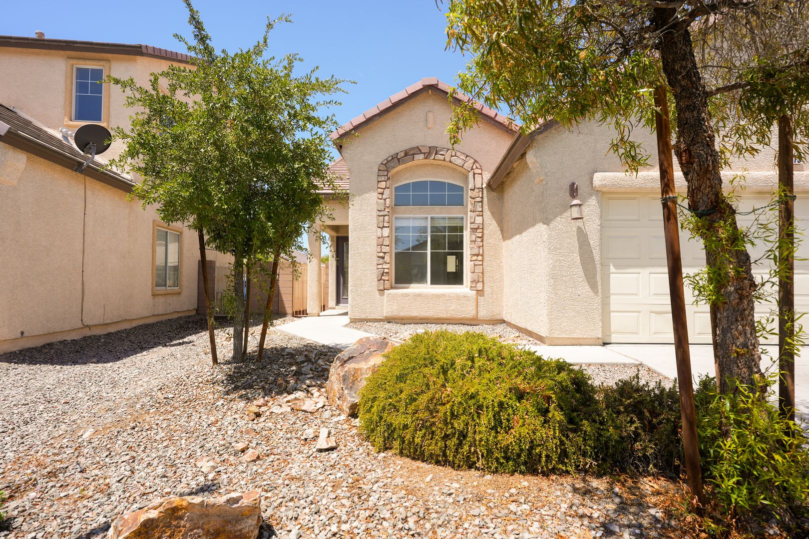Beautifully Updated Single-Story Home with an Open Floor Plan – photo 2