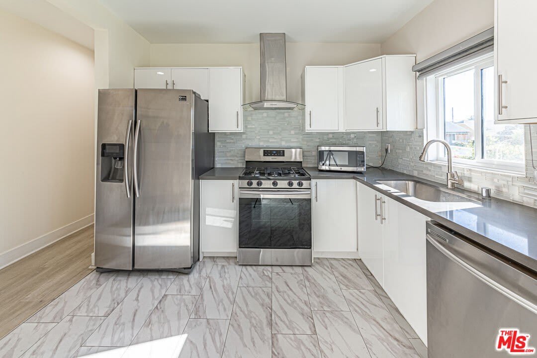 801 N Alexandria Ave – photo 2