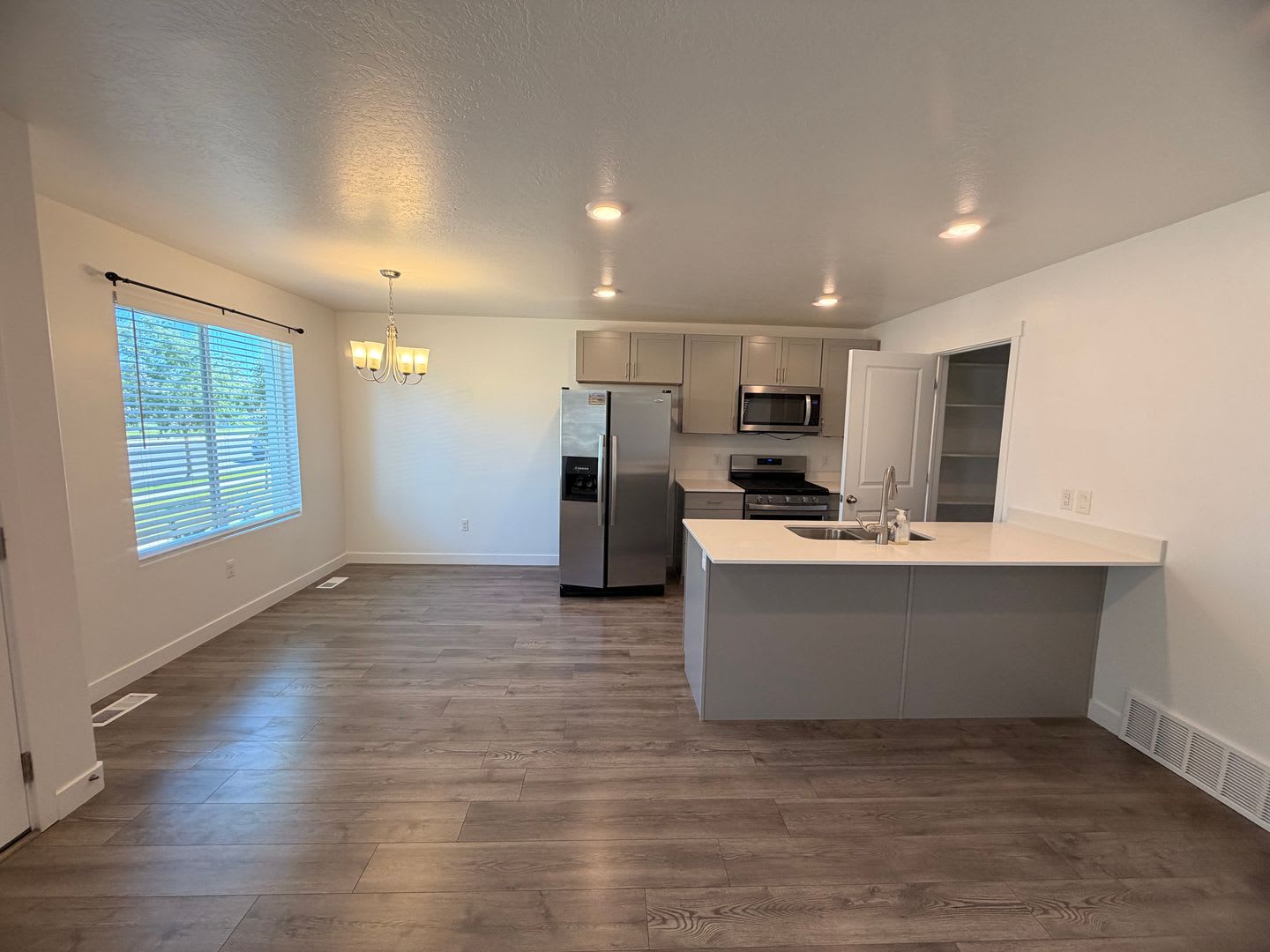 Beautiful Newer Townhome for Rent in Payson! – photo 3
