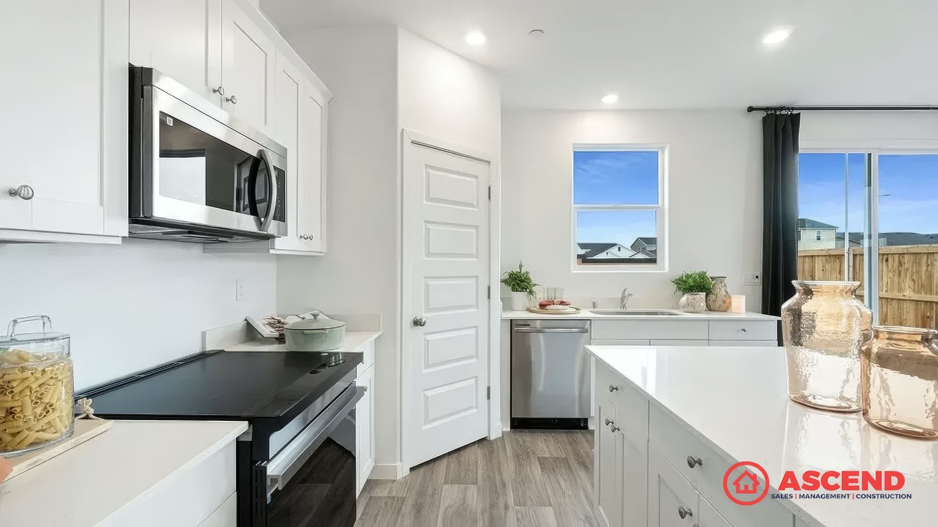 Smart 5-Bedroom Home with Solar + Tesla Powerwall in Gossamer Grove Low electricity cost! – photo 2