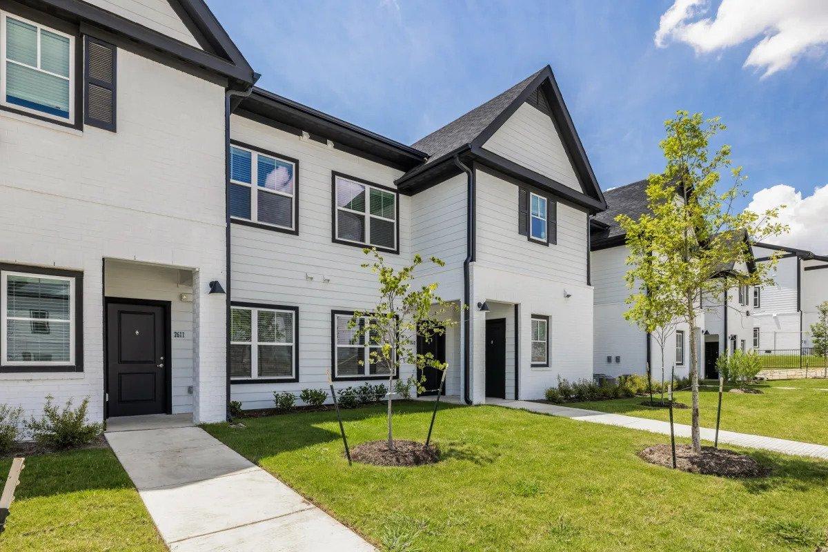 1102 Halsey Dr – photo 1