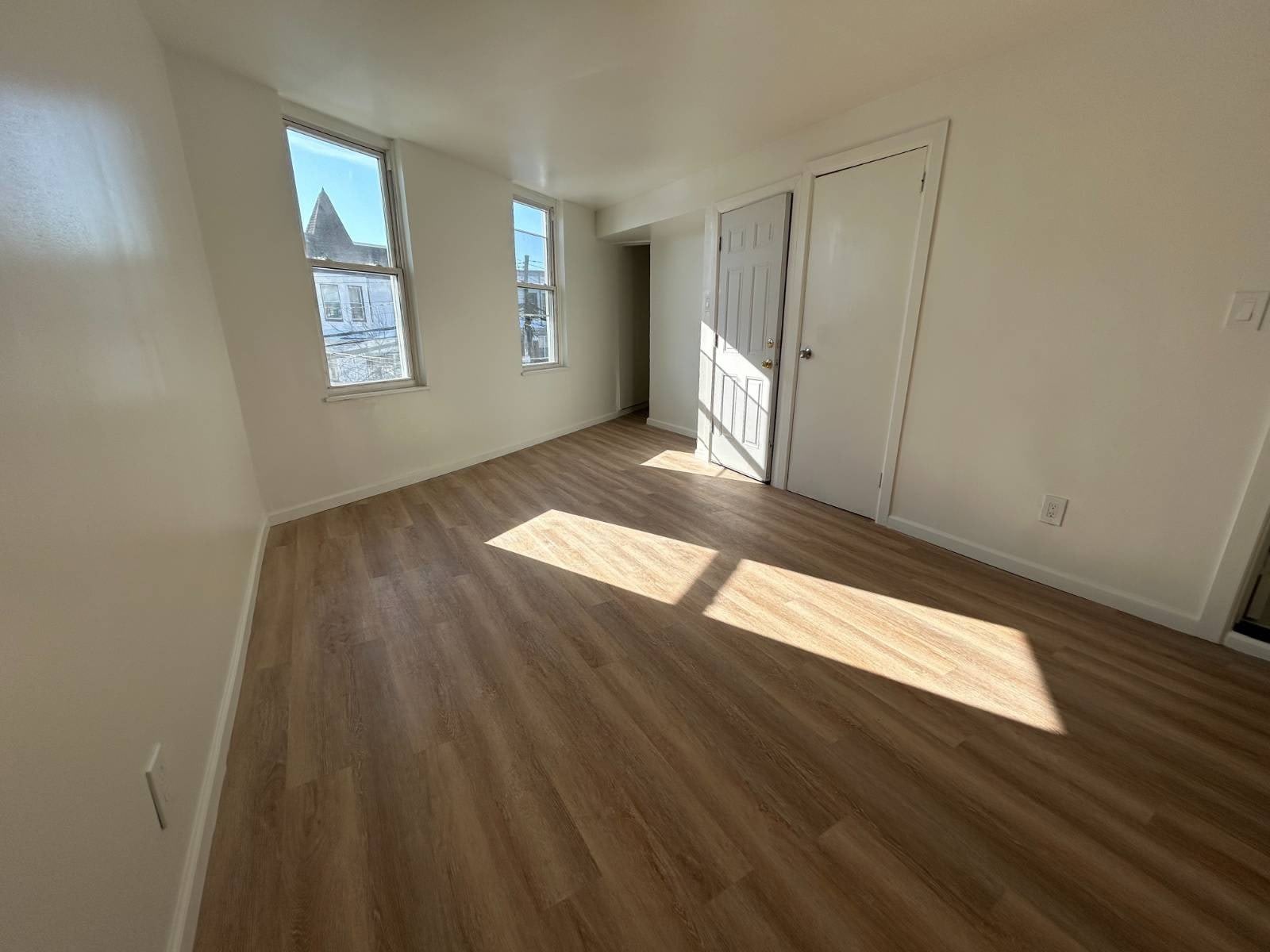 681 Rhinelander Ave – photo 2