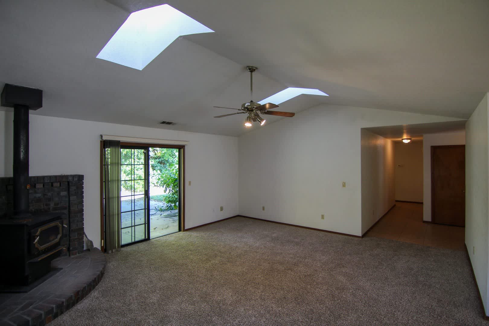 3 Bedroom Home for Rent in Redding CA – photo 4