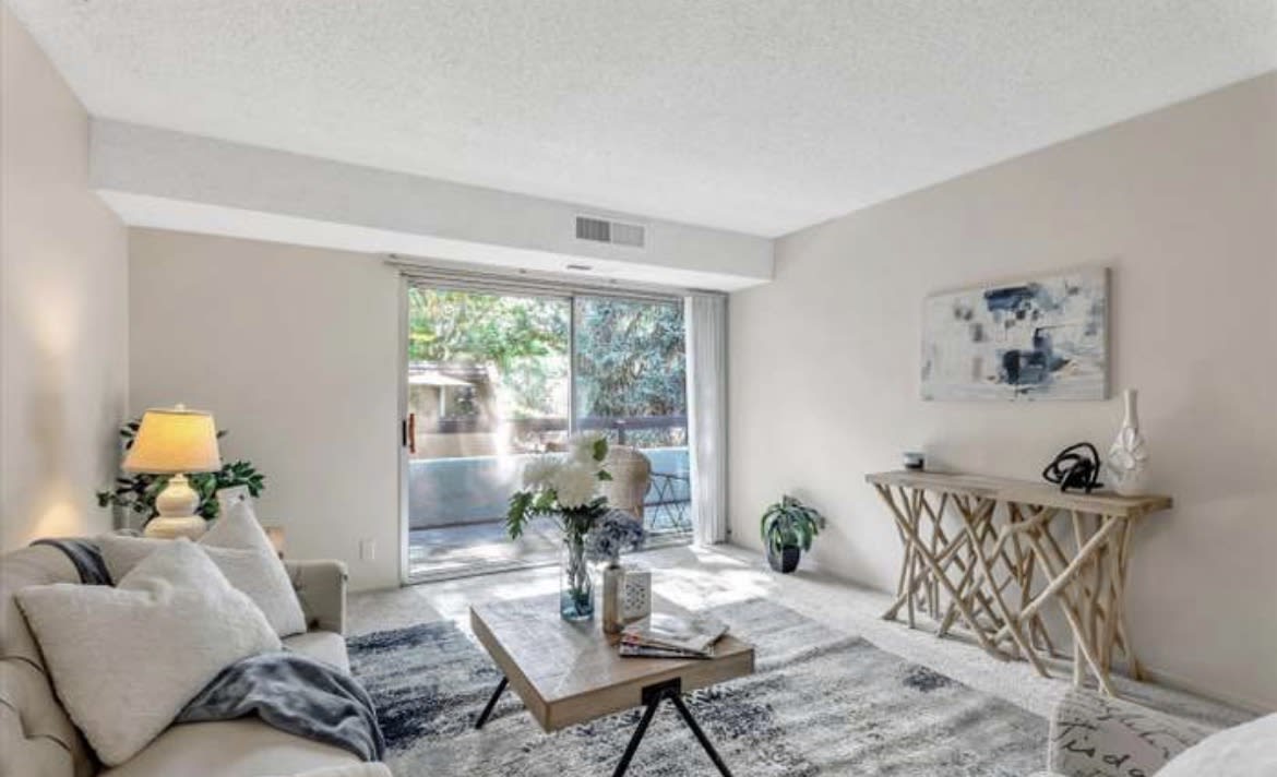 288 Tradewinds Dr Apt 6 – photo 3