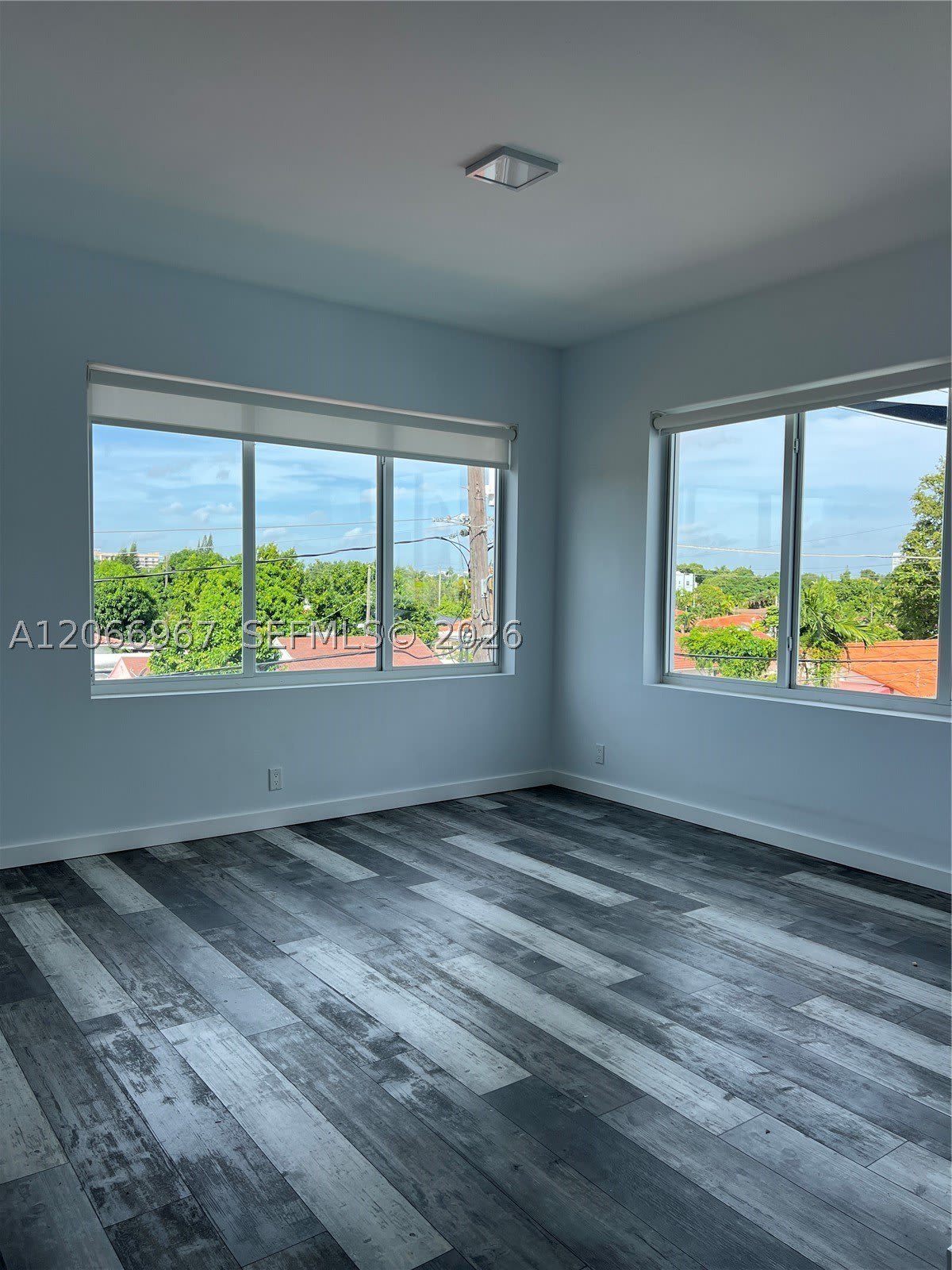 1818 SW 22nd Ave – photo 3