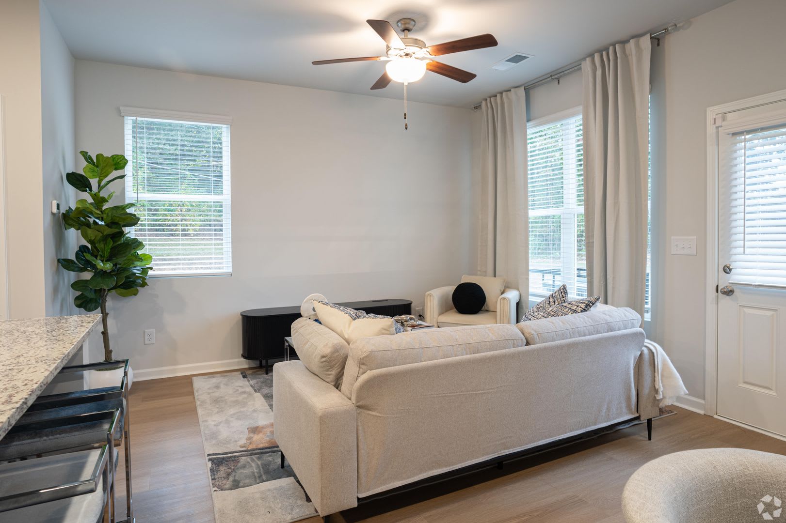BRAND NEW 3 Bed 2.5 bathroom townhomes in Calhoun! – photo 5