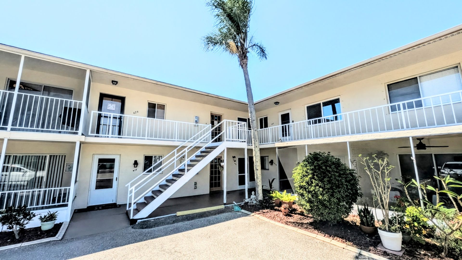 Annual UNFURNISHED 2/1 condo Island life – photo 1