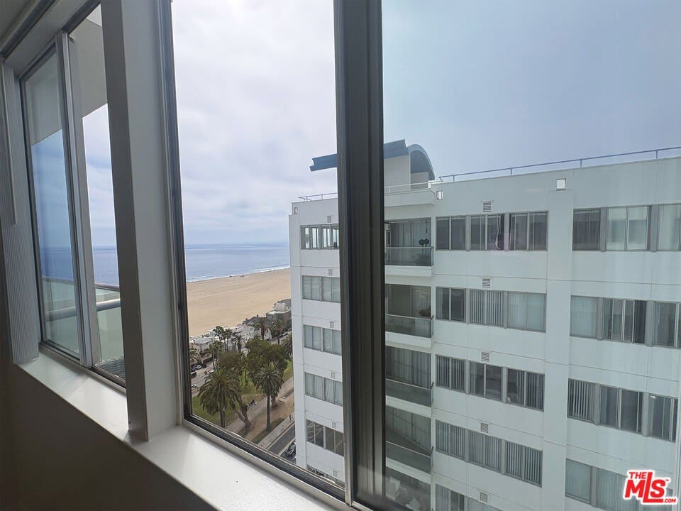 Pacific Plaza – photo 1