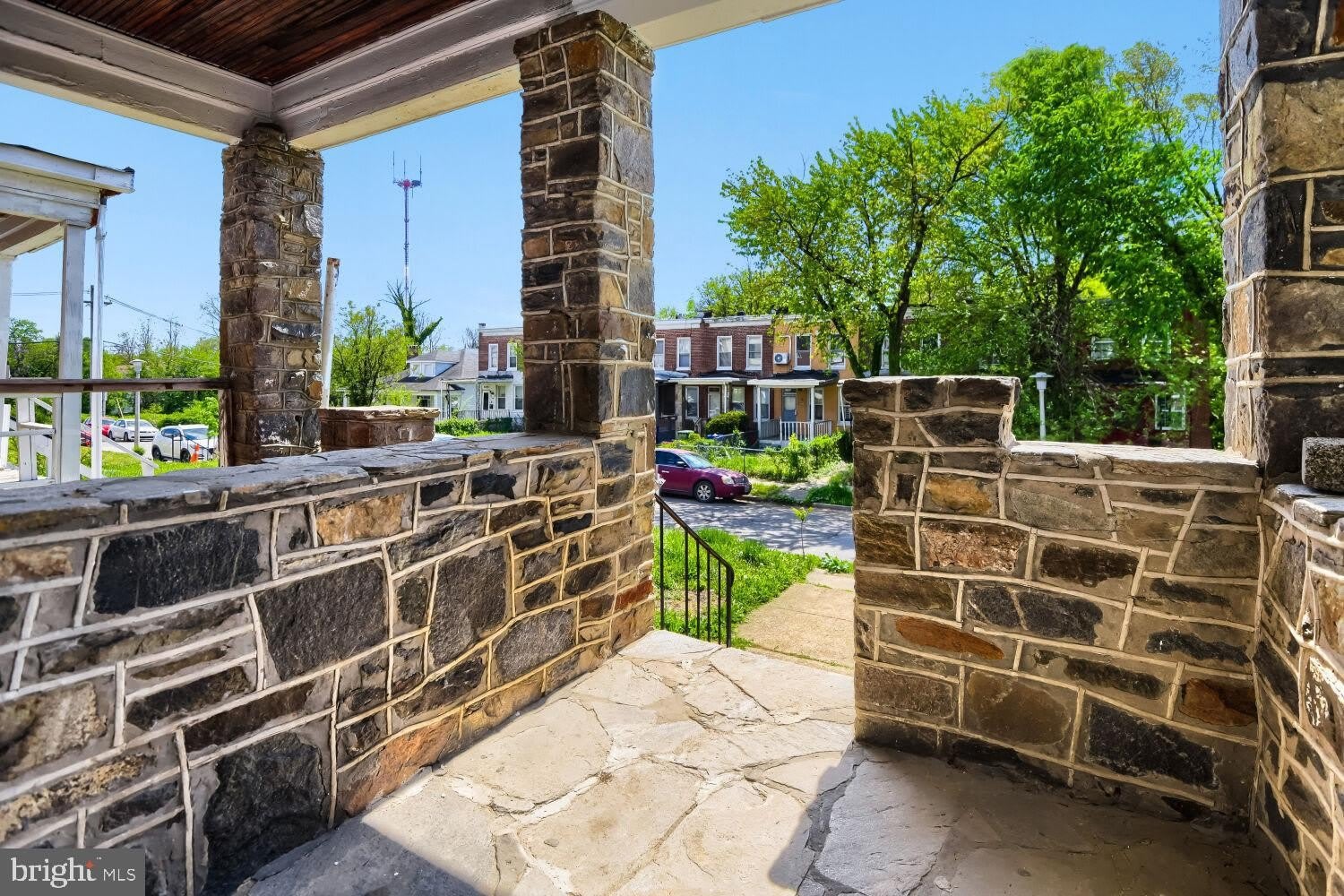 2542 OSWEGO Avenue – photo 2