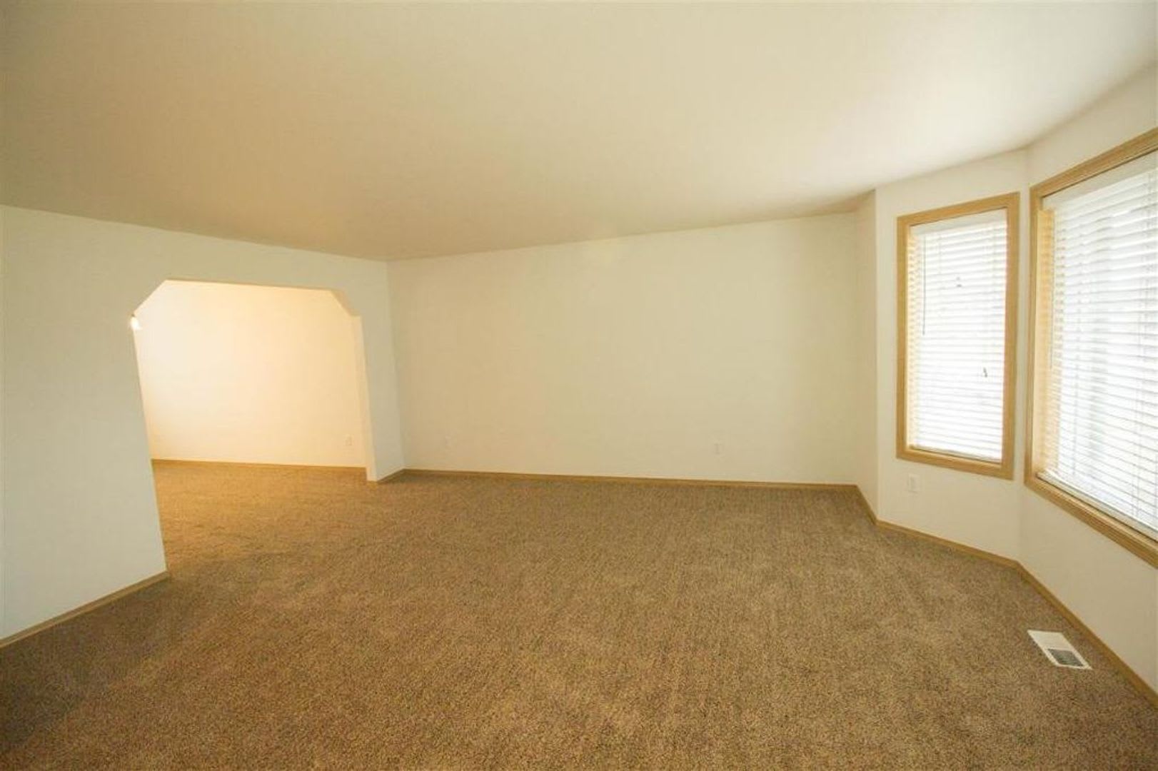 Large Corner Lot 4BR, 2.5BA Cheney Home In Big Sky #1454 – photo 4
