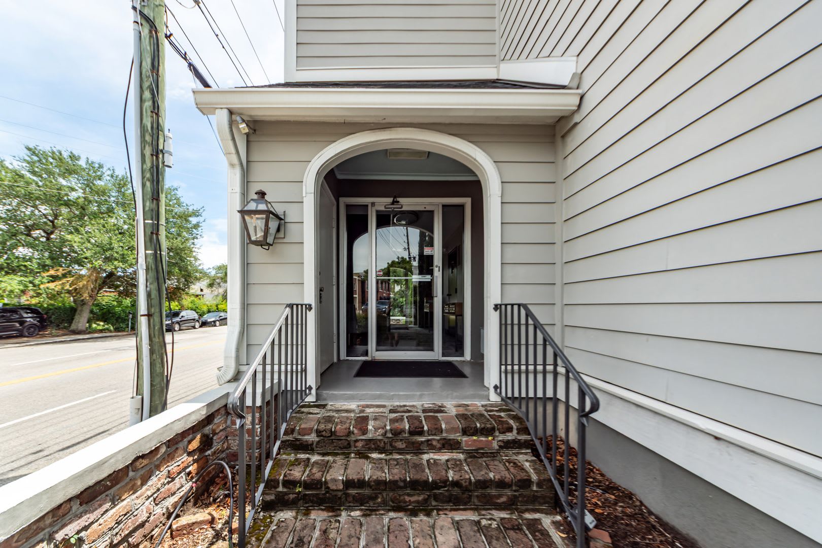 1 Bedroom, 1 Bathroom Condo in Downtown Charleston – photo 2