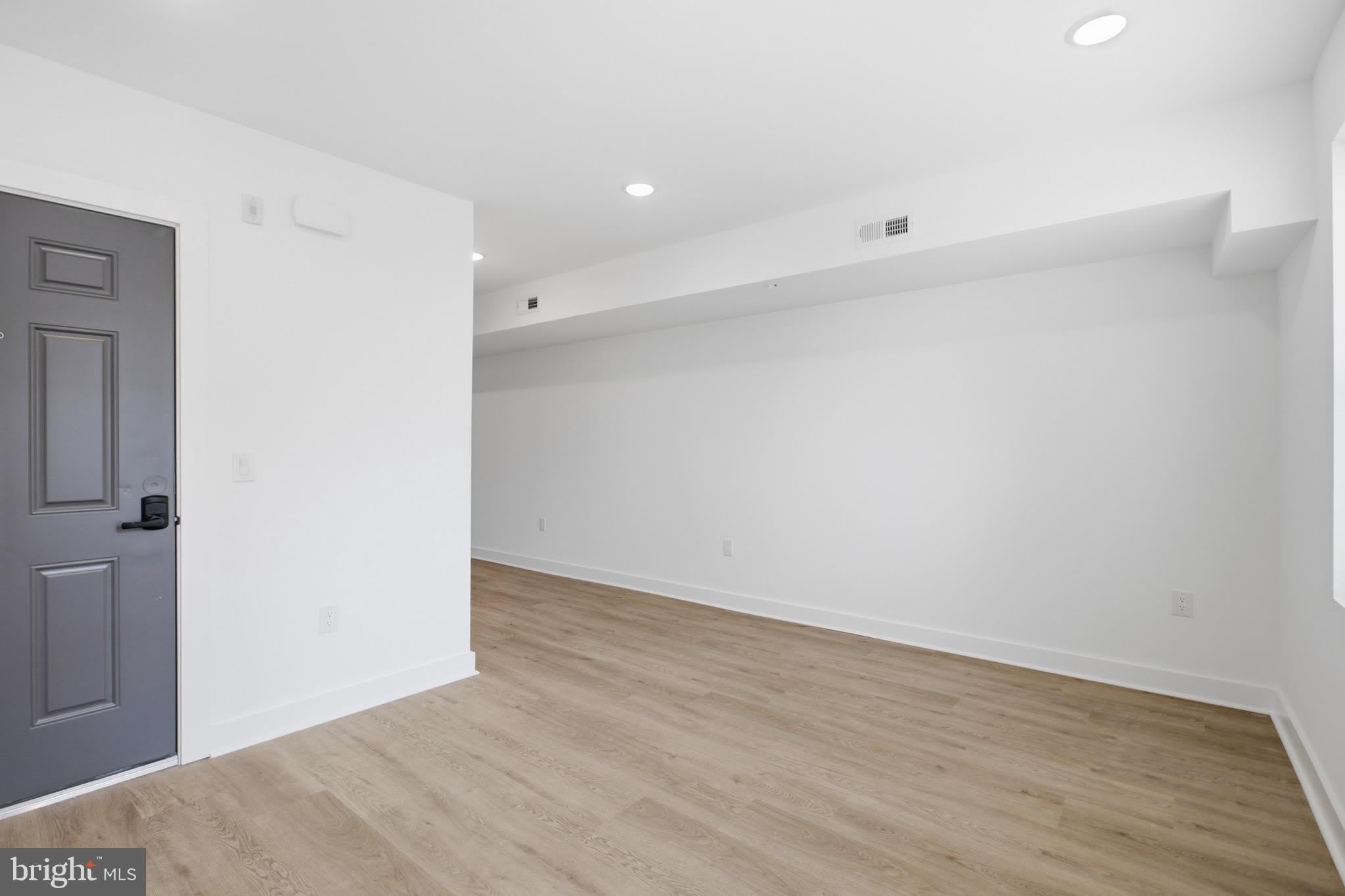 2216 N FRANKLIN Street – photo 3