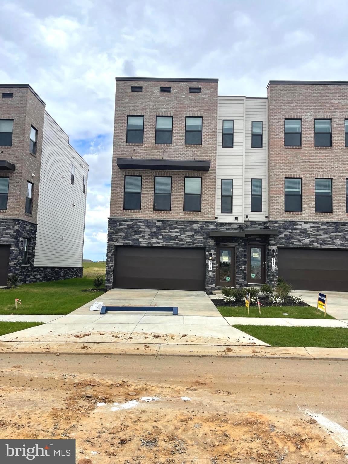 871 AMITY Street – photo 2