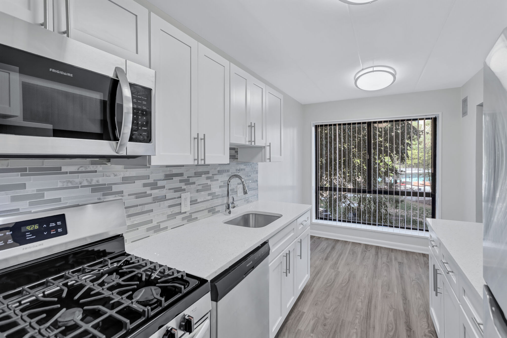 Cityside Huntington Metro Apartments – photo 1