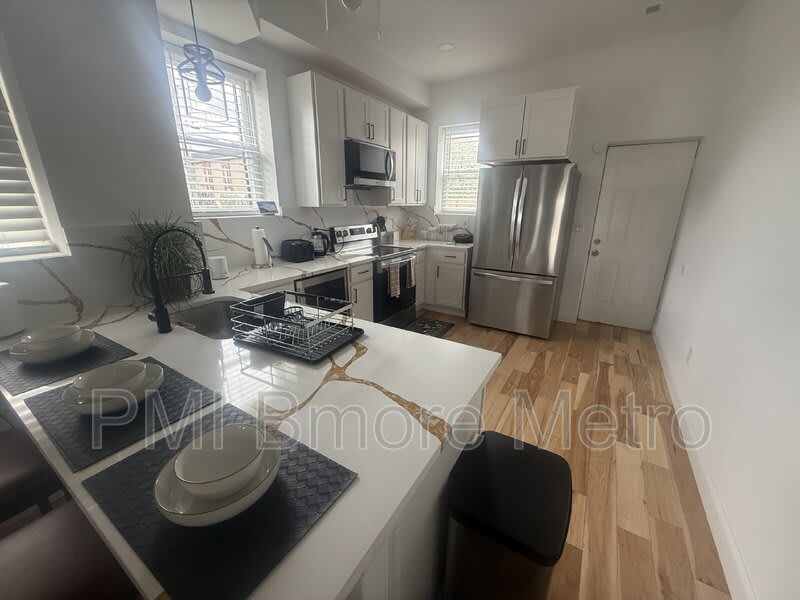 1756 East North Avenue – photo 3